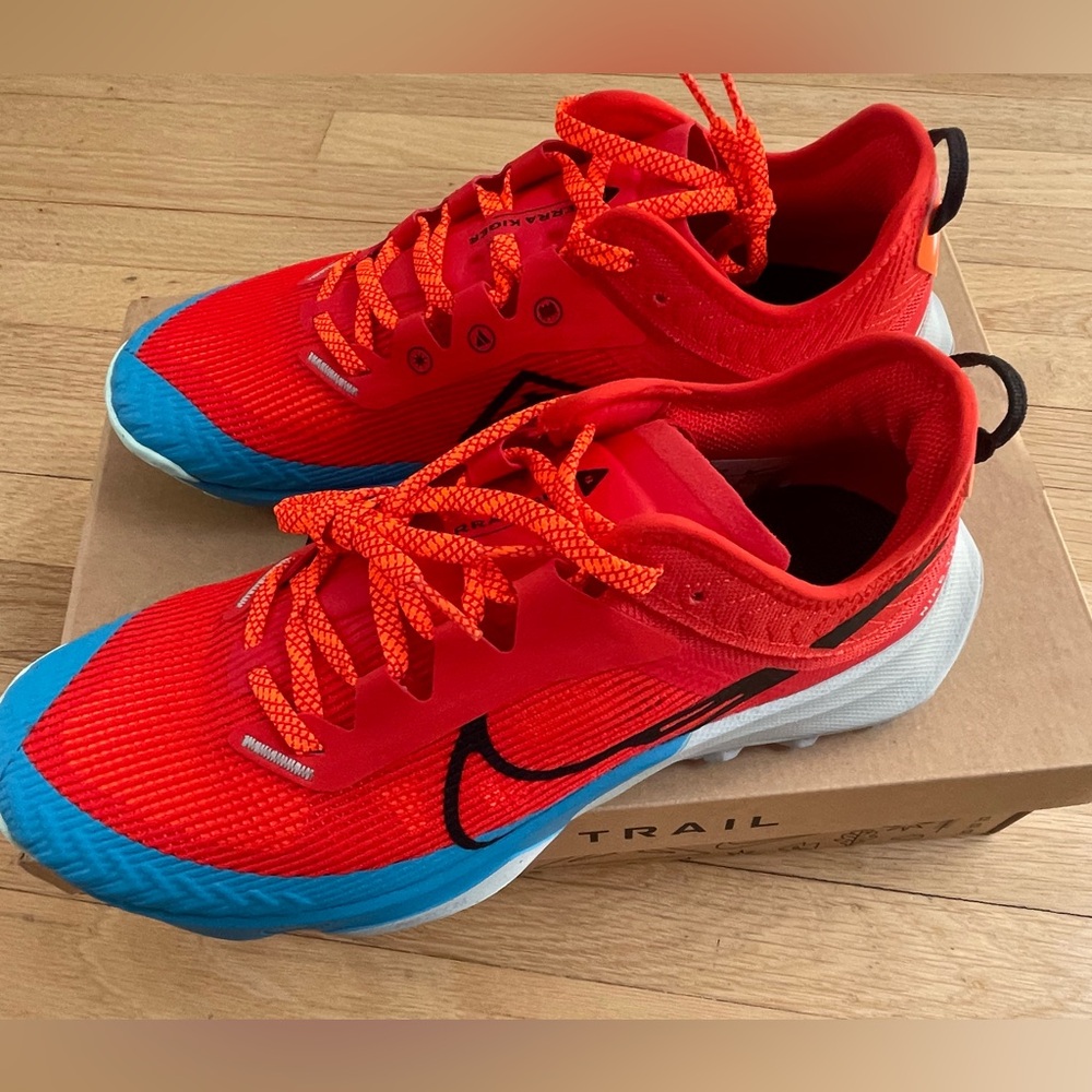 Nike Air Zoom Terrra Kiger 8 - size 8, NIB